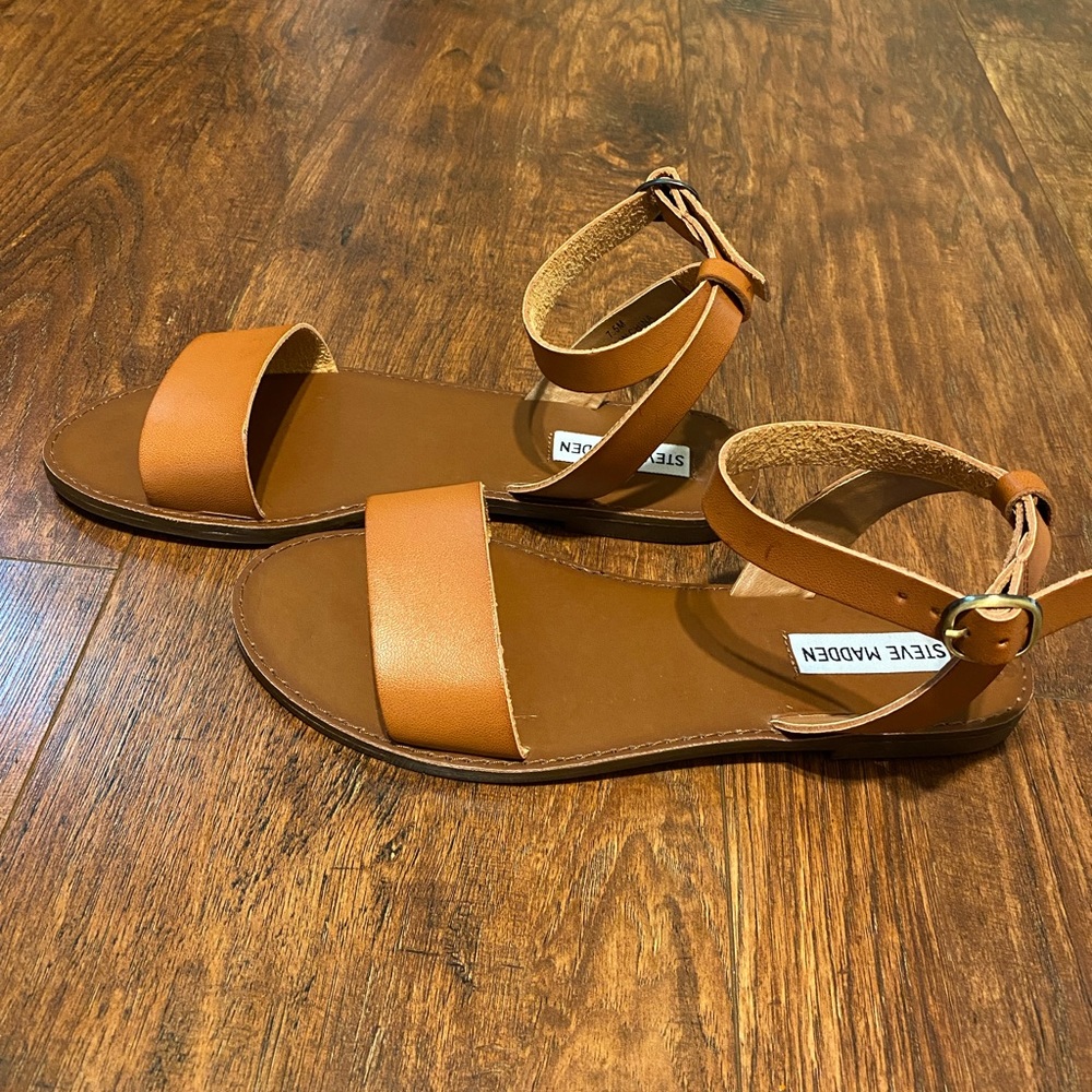 Steve Madden Dairr sandals 7.5 NWOB